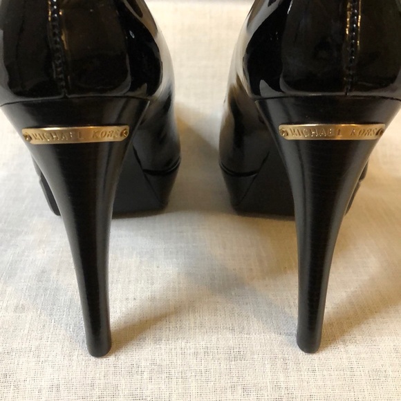 MICHAEL KORS BLACK PATENT LEATHER PUMPS 👠 - Picture 4 of 6
